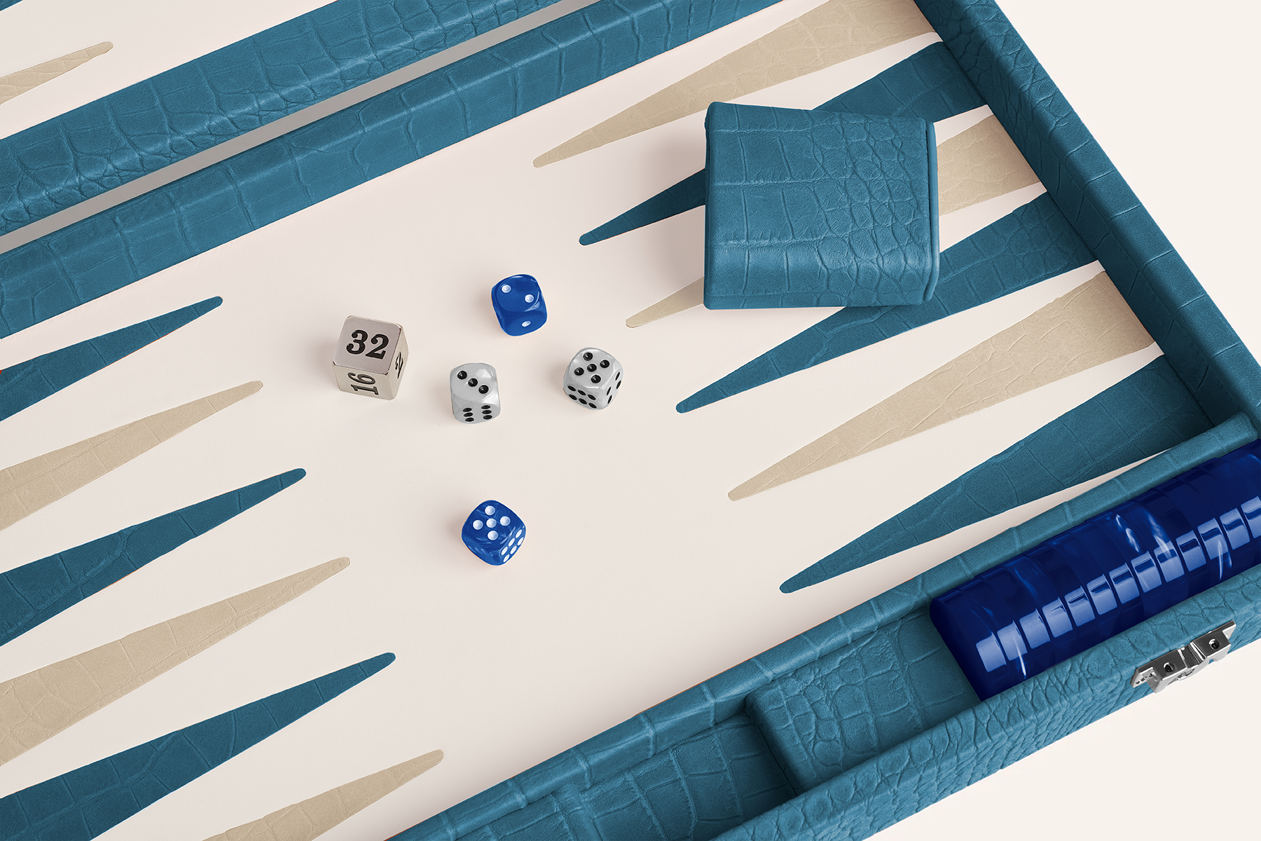 #couleur_Bleu Avio